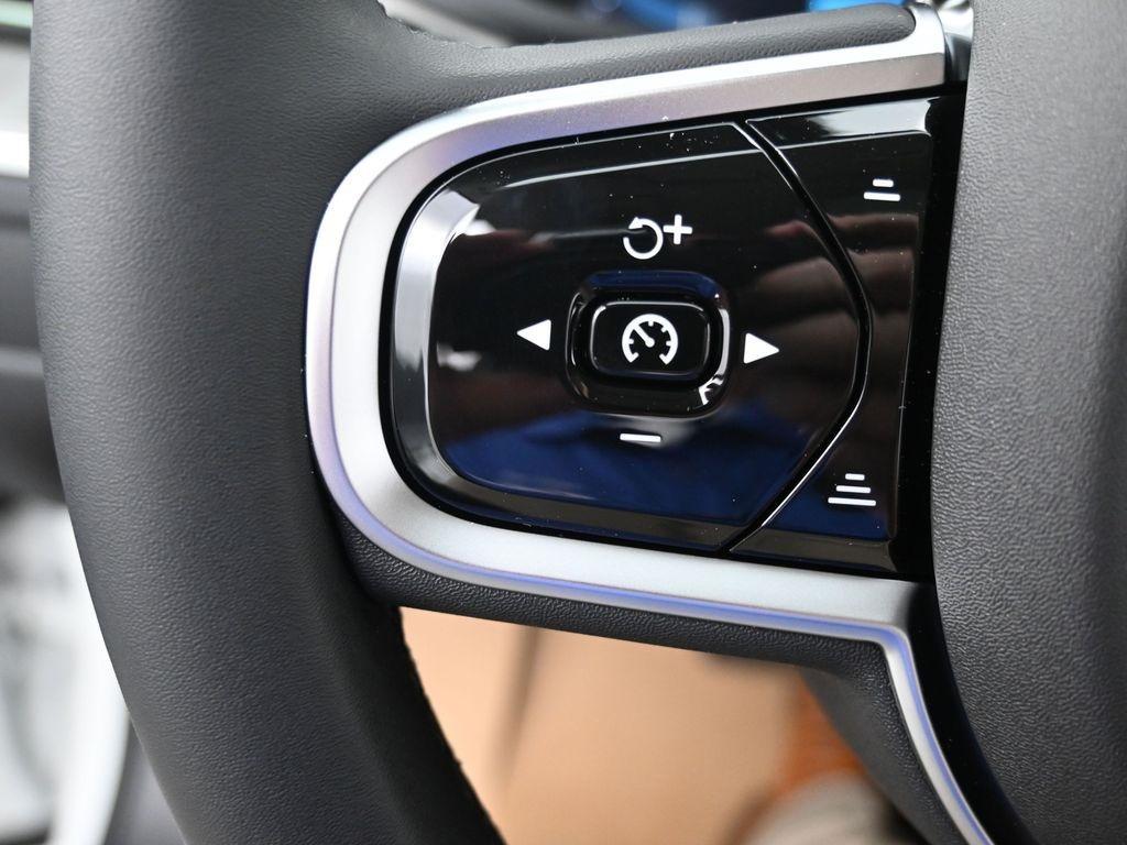 new 2025 Volvo XC60 car, priced at $55,360