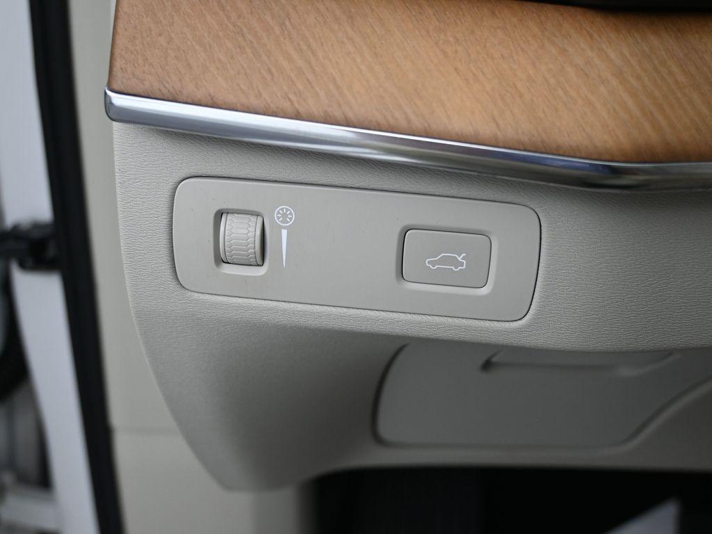 used 2022 Volvo XC90 car, priced at $23,798