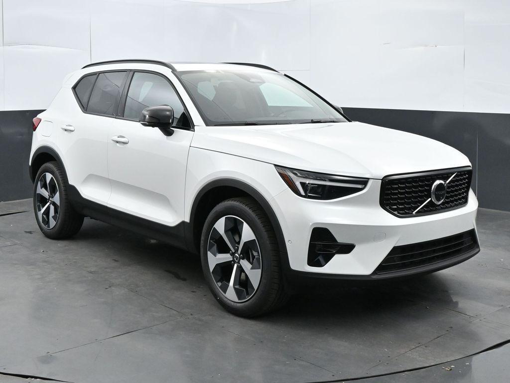 new 2025 Volvo XC40 car, priced at $49,115