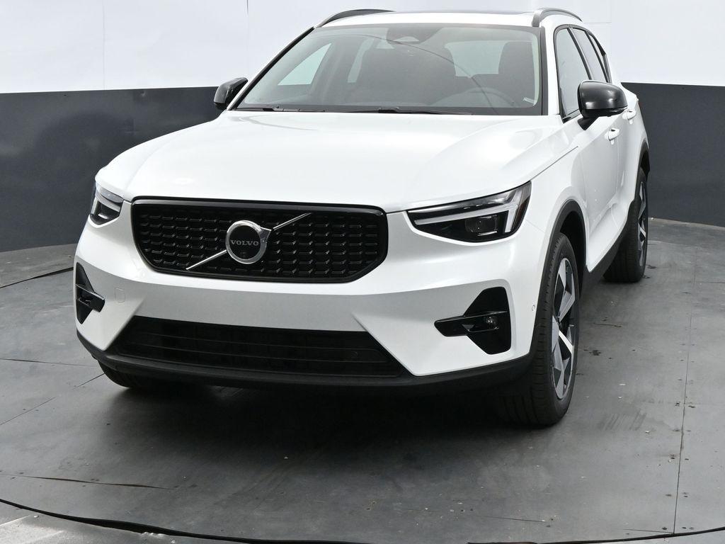 new 2025 Volvo XC40 car, priced at $49,115