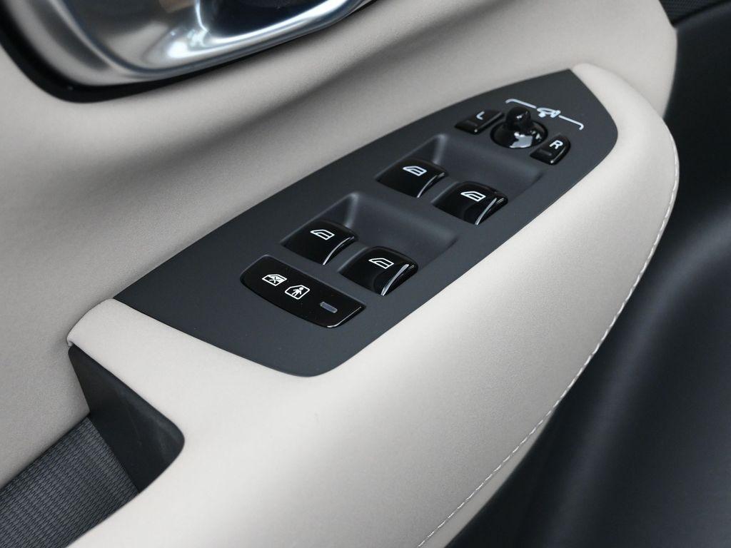 new 2025 Volvo XC90 car, priced at $65,555