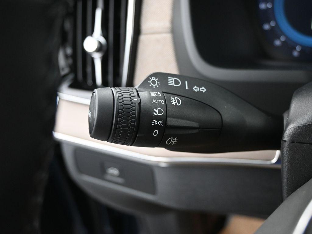 new 2025 Volvo XC90 car, priced at $65,555