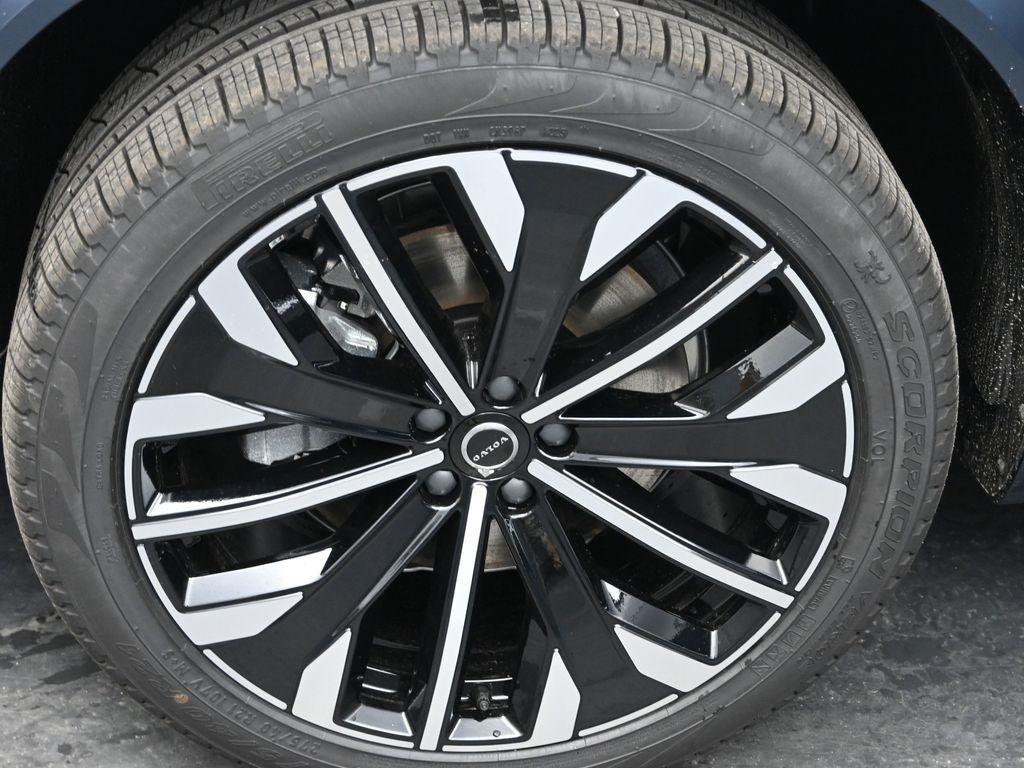 new 2025 Volvo XC90 car, priced at $65,555