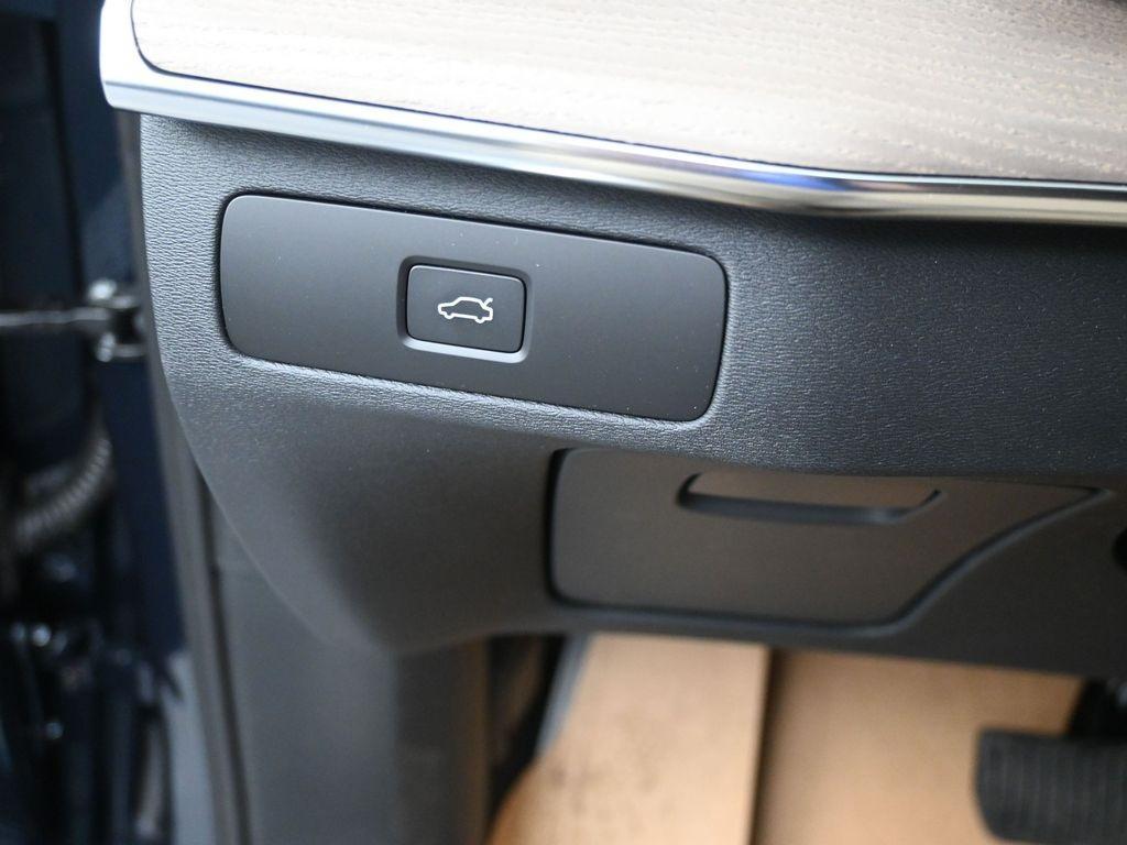 new 2025 Volvo XC90 car, priced at $65,555