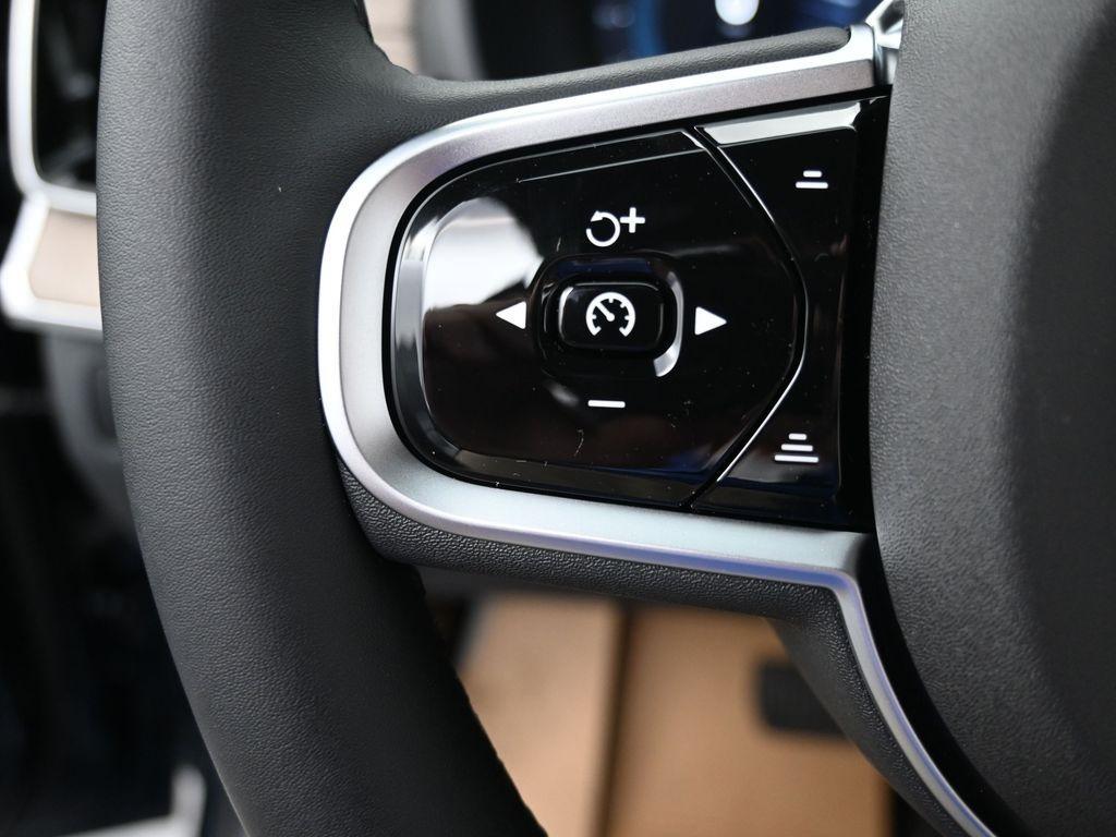 new 2025 Volvo XC90 car, priced at $65,555