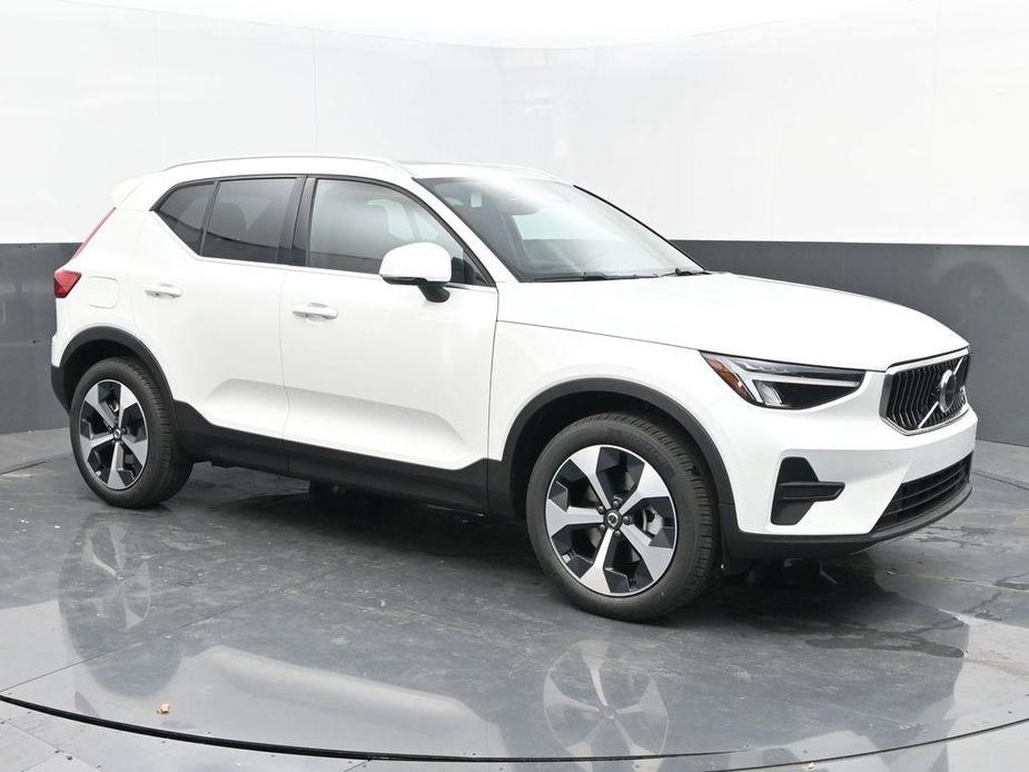 new 2025 Volvo XC40 car, priced at $45,465