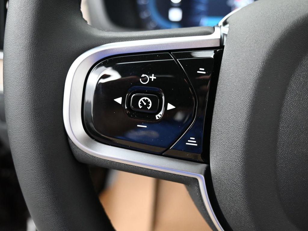 new 2025 Volvo XC90 car, priced at $60,545