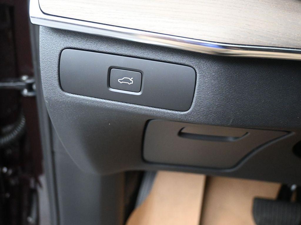 new 2025 Volvo XC90 car, priced at $60,545