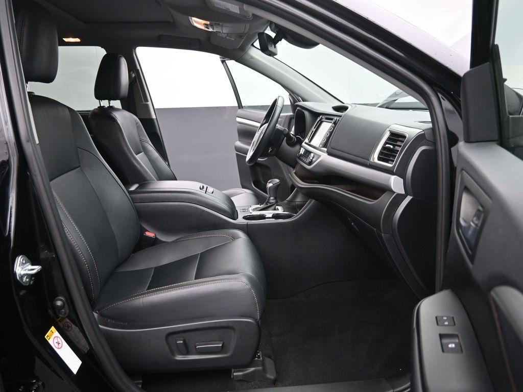 used 2019 Toyota Highlander car, priced at $26,499
