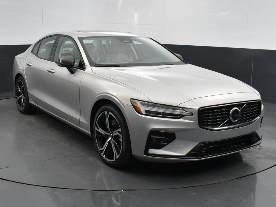 new 2024 Volvo S60 car, priced at $45,695