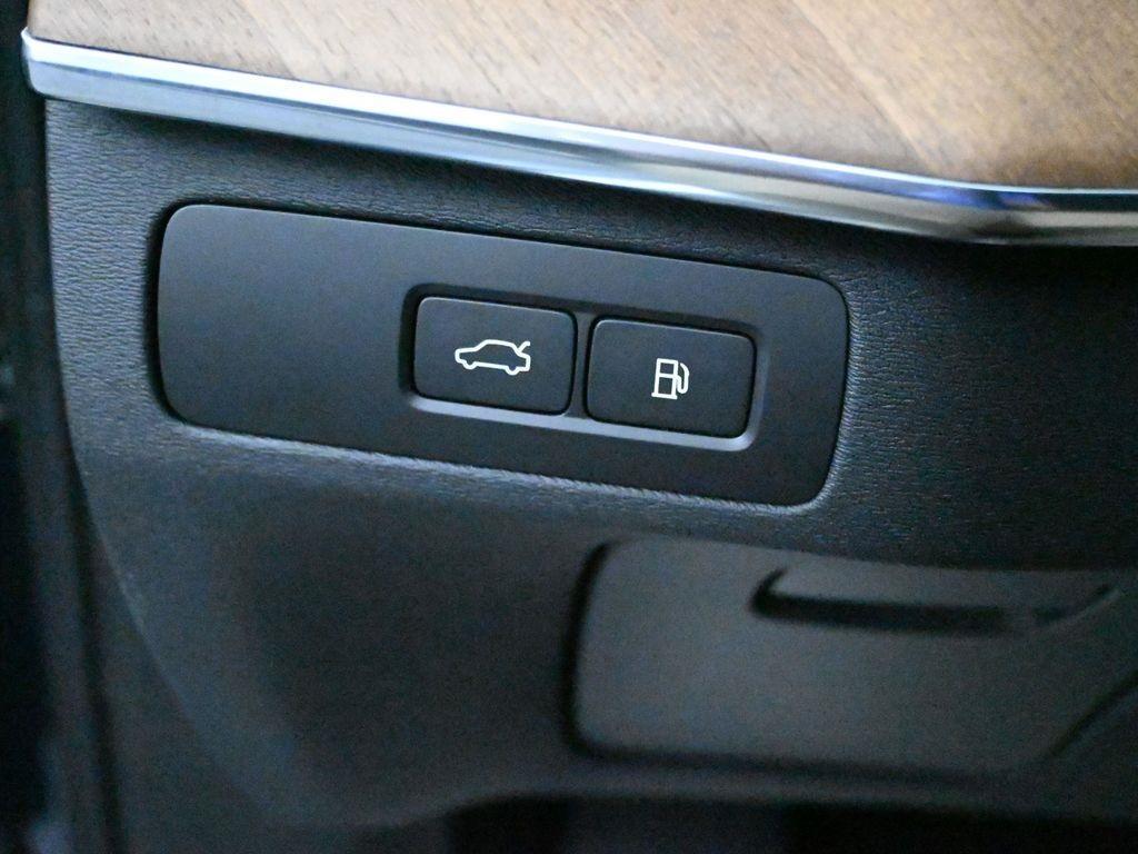 used 2024 Volvo XC90 Recharge Plug-In Hybrid car, priced at $52,994