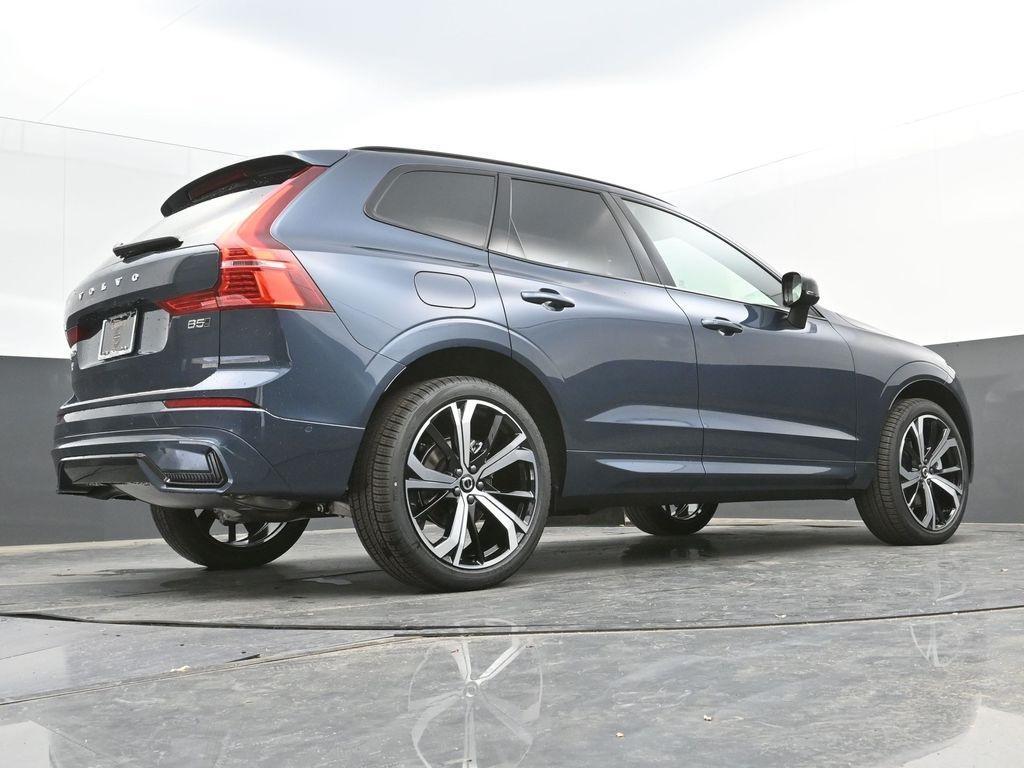 new 2025 Volvo XC60 car, priced at $60,660