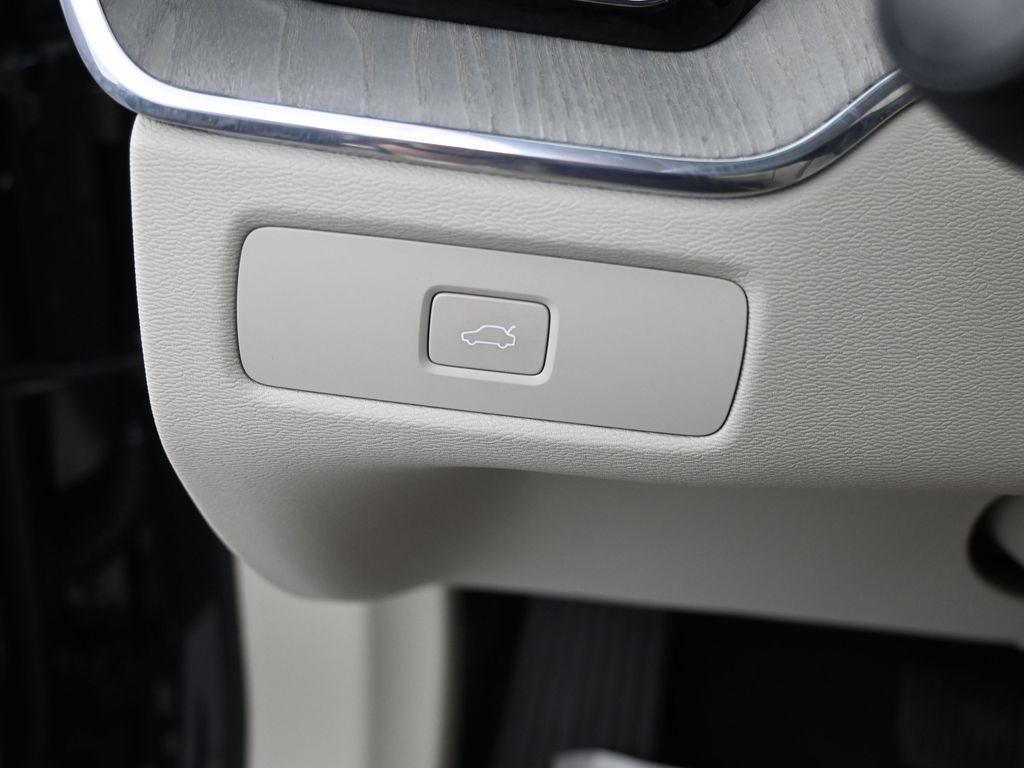used 2024 Volvo XC60 car, priced at $37,998