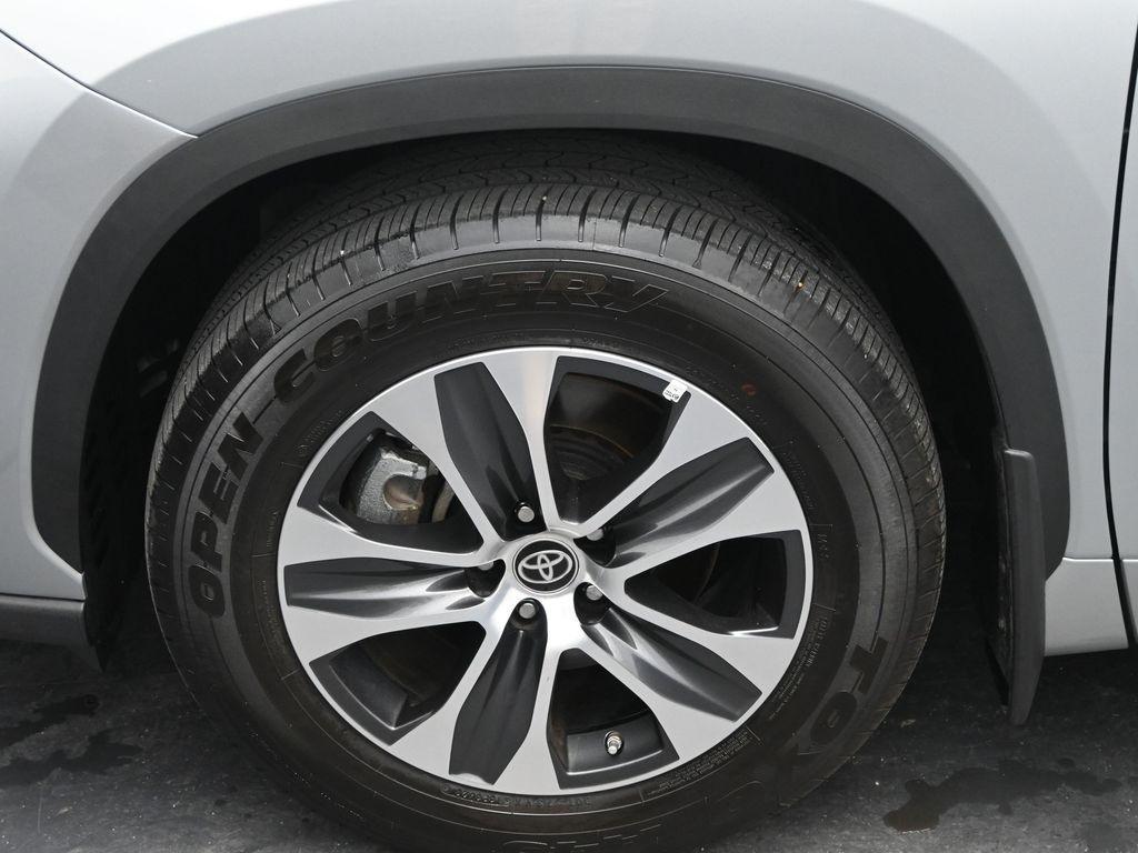 used 2024 Toyota Highlander car, priced at $43,499