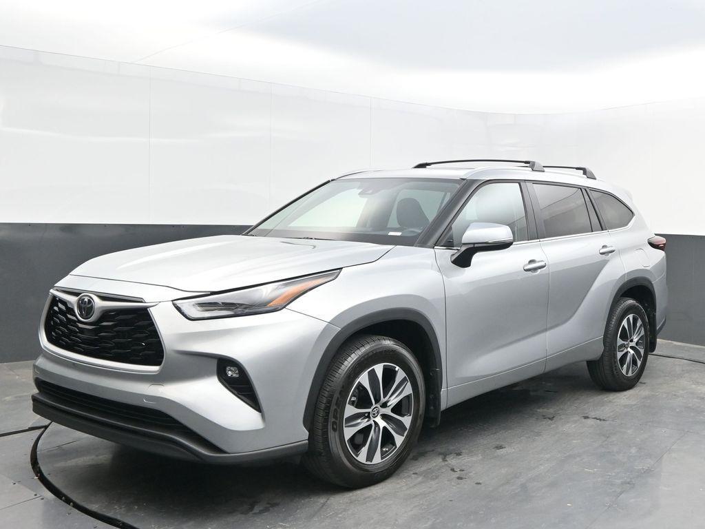 used 2024 Toyota Highlander car, priced at $43,499