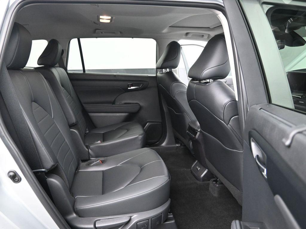 used 2024 Toyota Highlander car, priced at $43,499