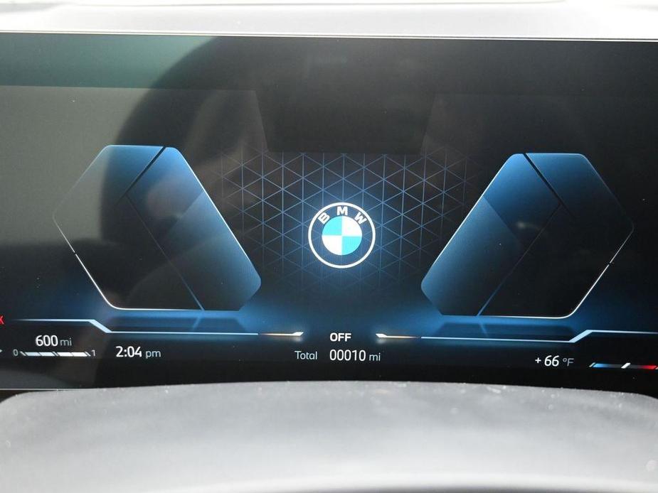 new 2025 BMW X7 car, priced at $93,400