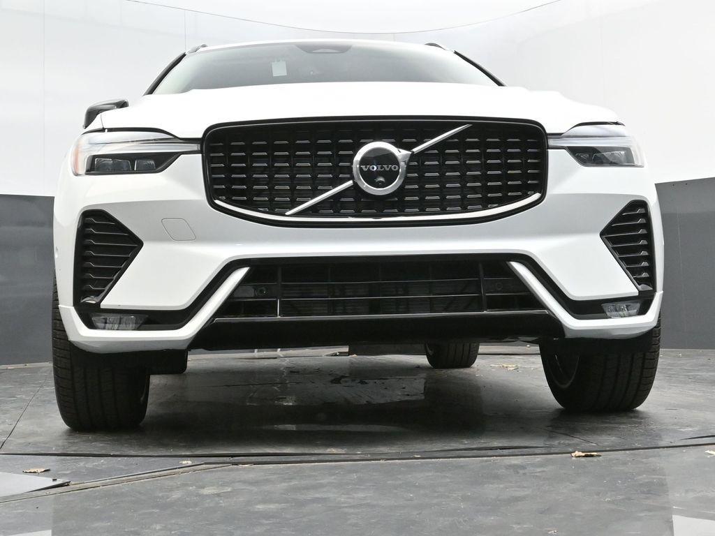 new 2025 Volvo XC60 car, priced at $59,885