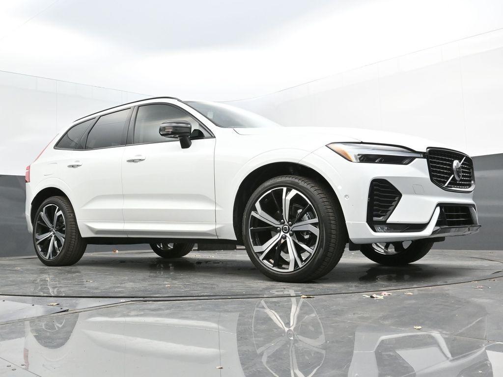 new 2025 Volvo XC60 car, priced at $59,885