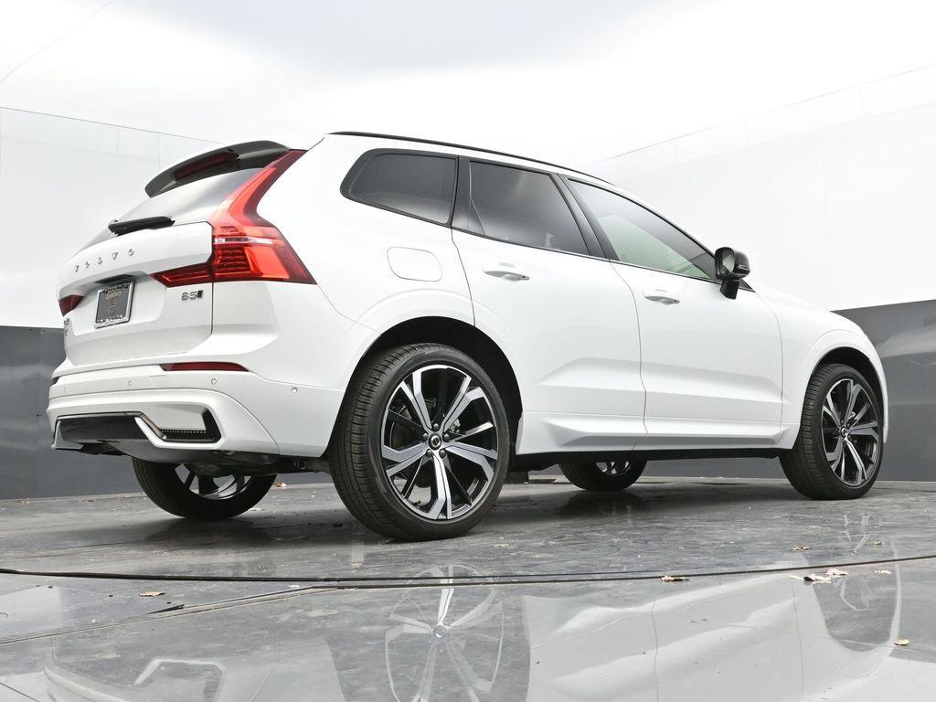 new 2025 Volvo XC60 car, priced at $59,885