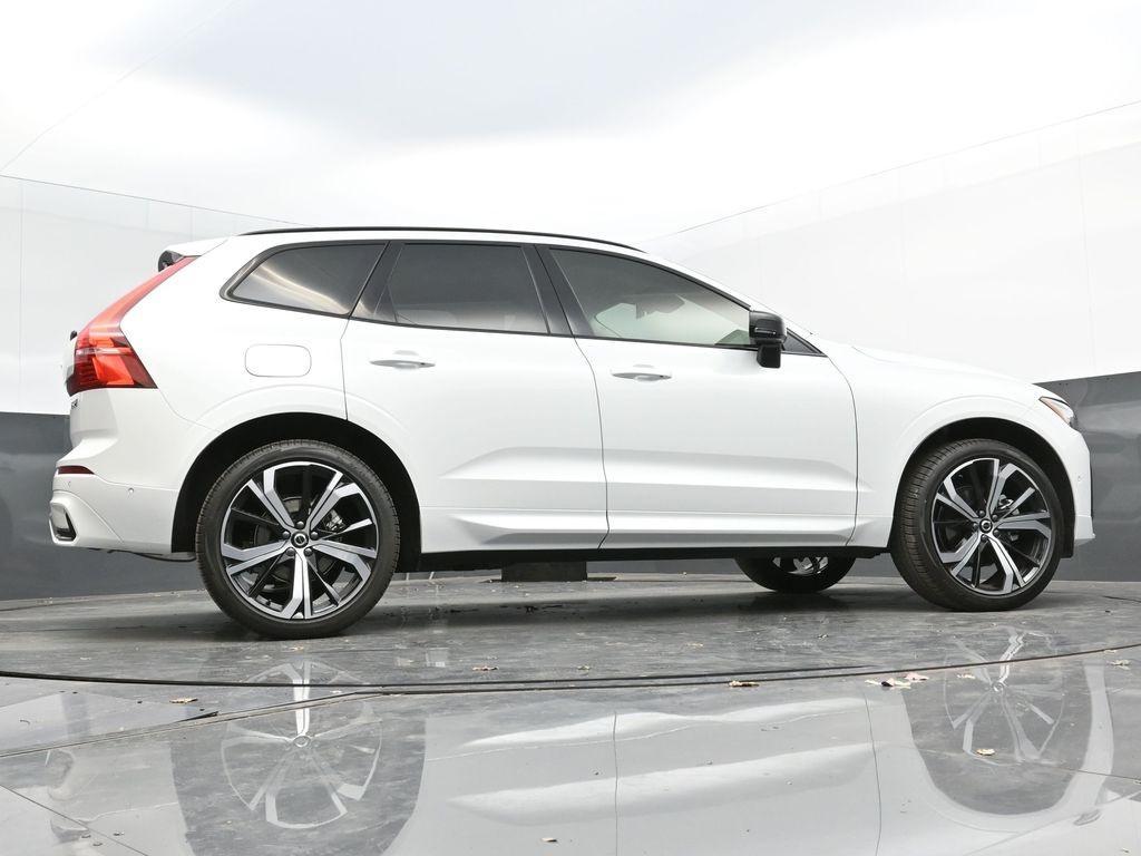 new 2025 Volvo XC60 car, priced at $59,885