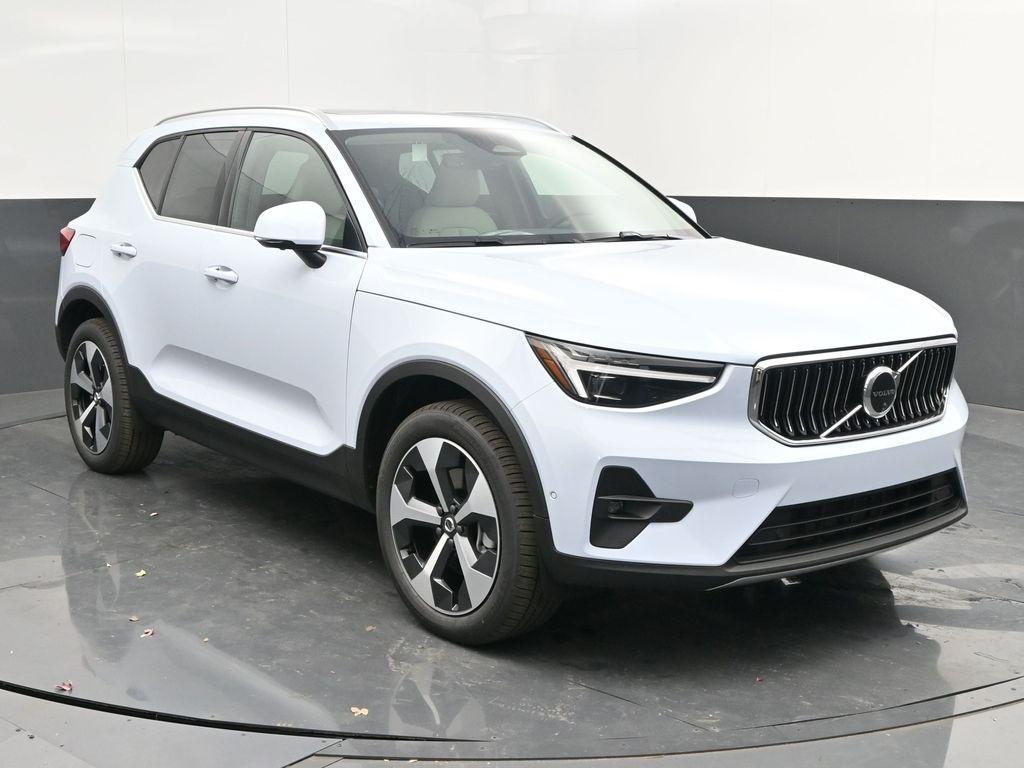 new 2025 Volvo XC40 car, priced at $48,315