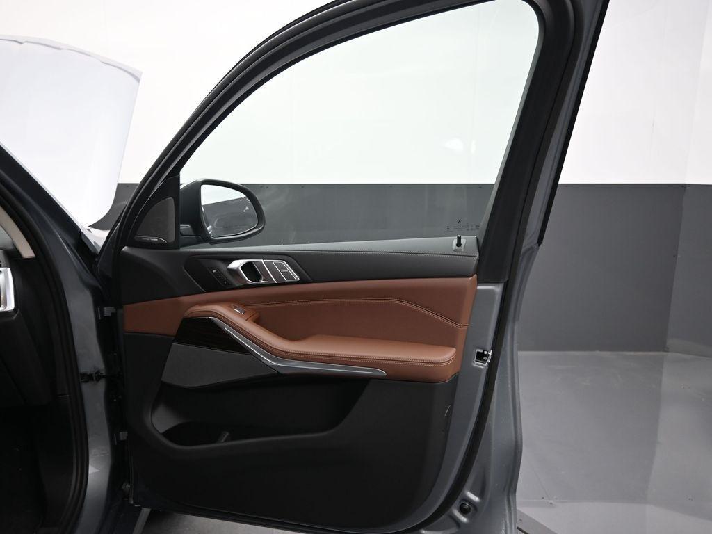 new 2026 BMW X7 car, priced at $93,755