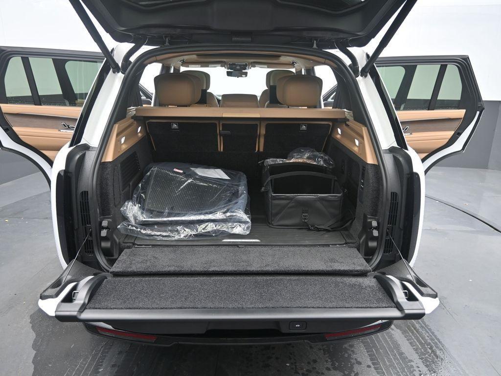 new 2025 Land Rover Range Rover car, priced at $184,705