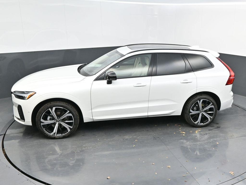 new 2025 Volvo XC60 car, priced at $59,885