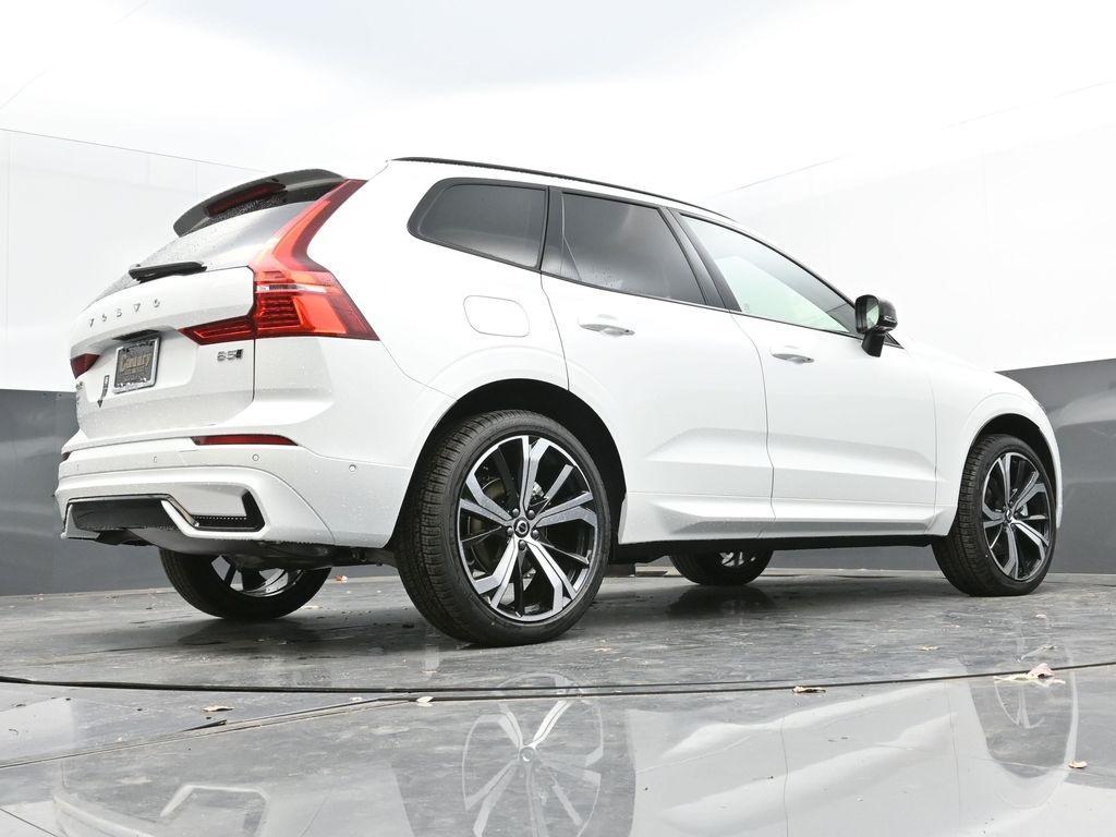 new 2025 Volvo XC60 car, priced at $59,885