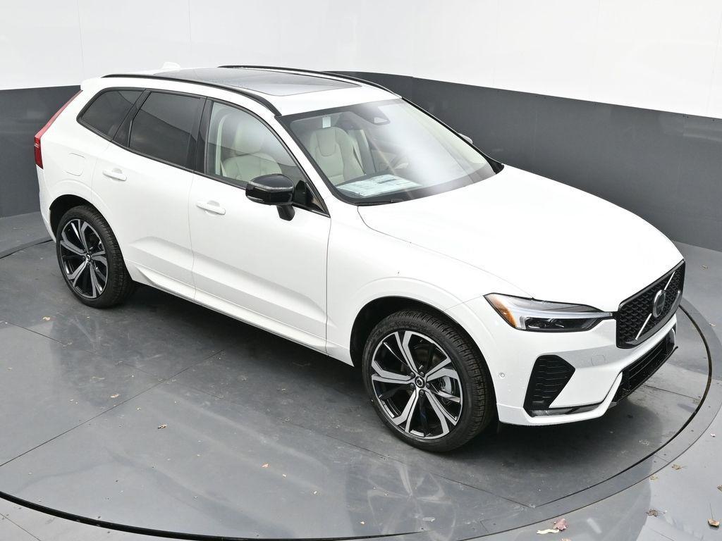 new 2025 Volvo XC60 car, priced at $59,885