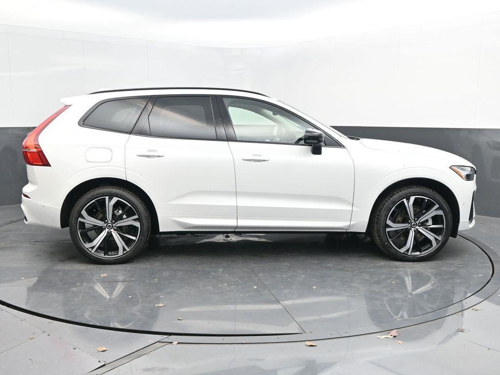 new 2025 Volvo XC60 car, priced at $59,885