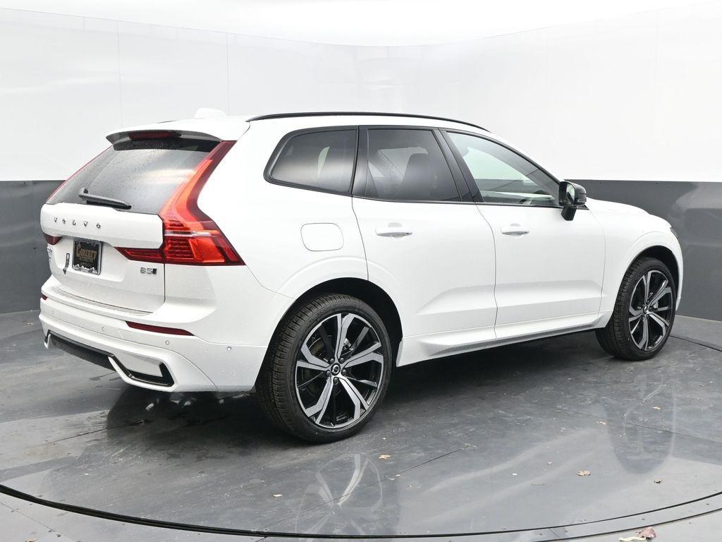 new 2025 Volvo XC60 car, priced at $59,885