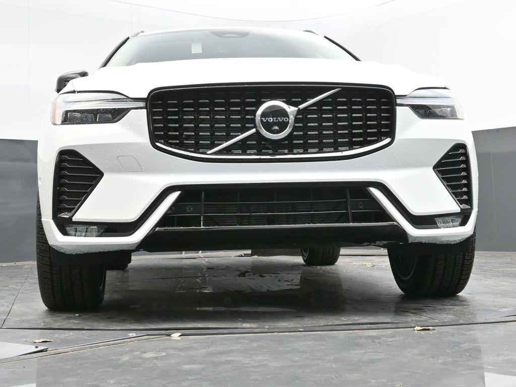 new 2025 Volvo XC60 car, priced at $59,885