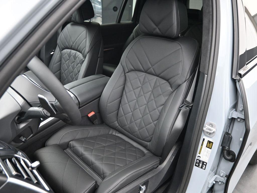 new 2026 BMW X7 car, priced at $100,785