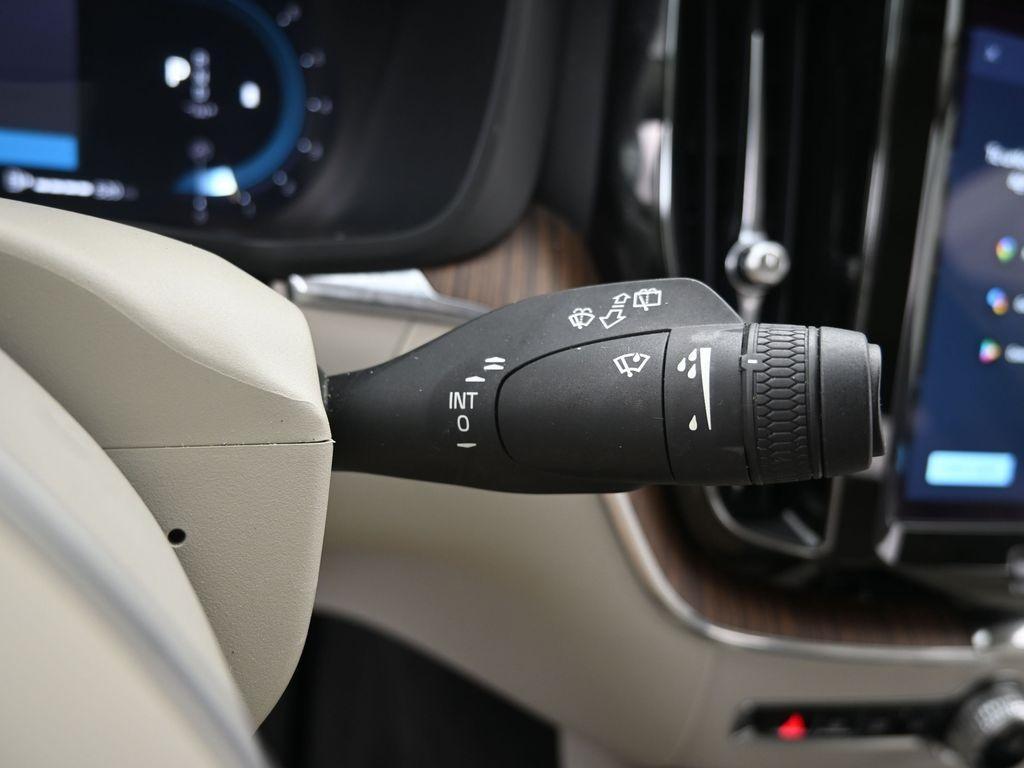 used 2022 Volvo XC60 car, priced at $27,898