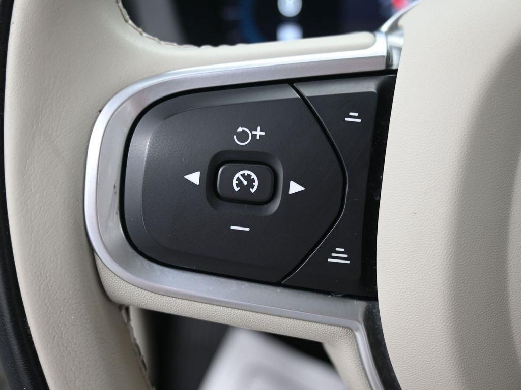 used 2022 Volvo XC60 car, priced at $27,898