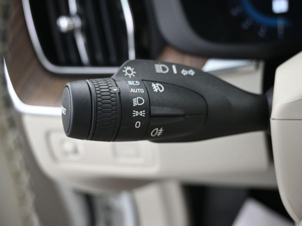used 2022 Volvo XC60 car, priced at $27,898