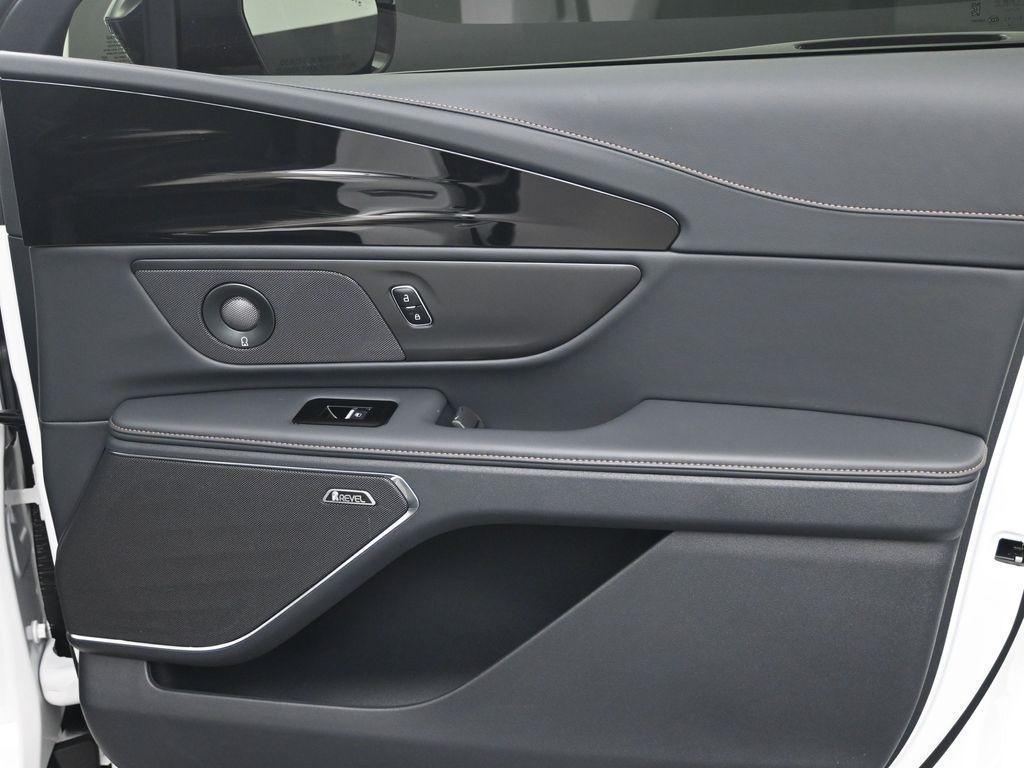 used 2024 Lincoln Nautilus car, priced at $53,499