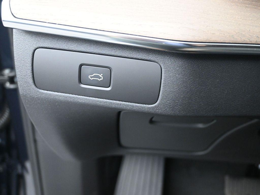 new 2026 Volvo XC90 car, priced at $71,825