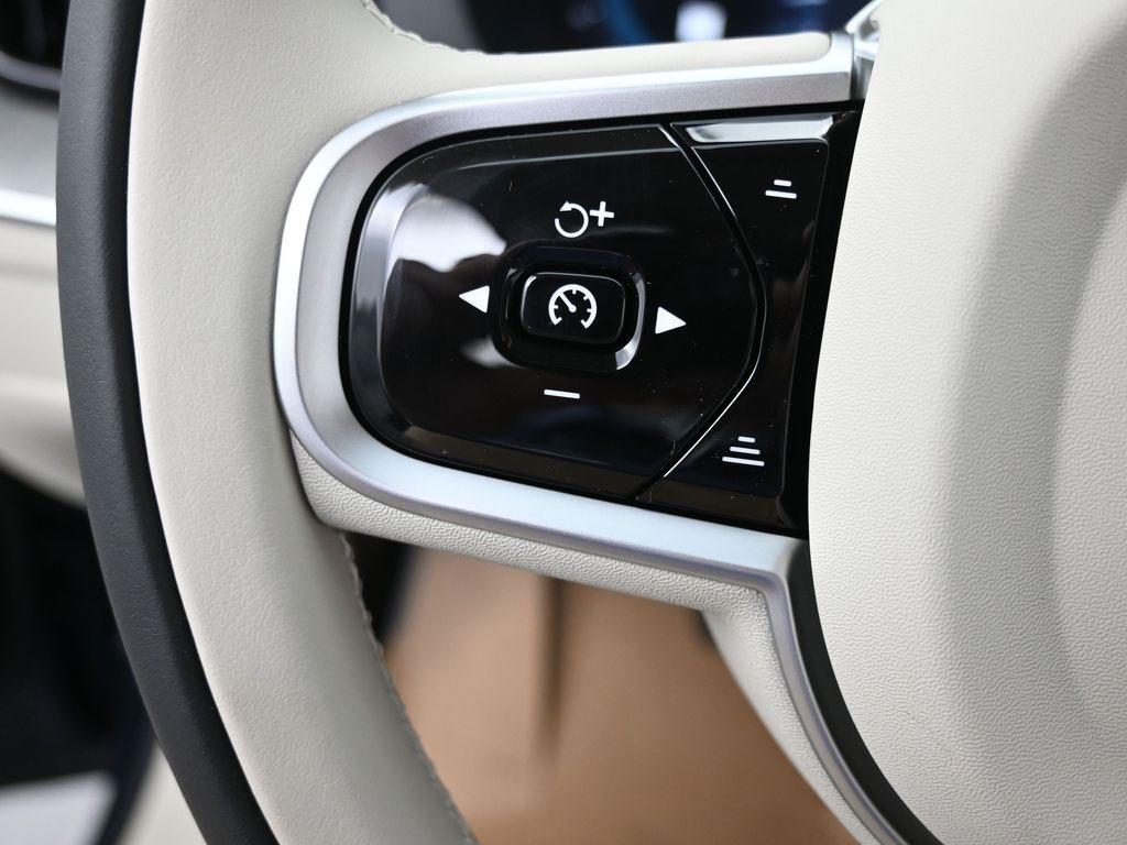 new 2025 Volvo XC60 car, priced at $55,360