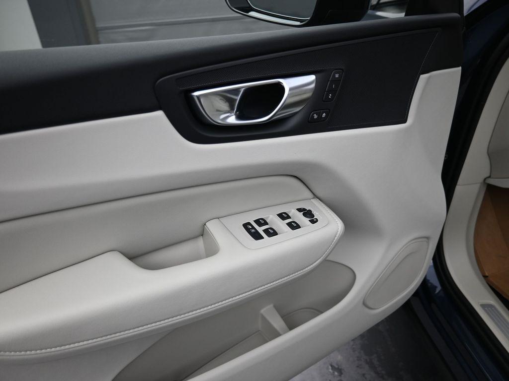 new 2025 Volvo XC60 car, priced at $55,360