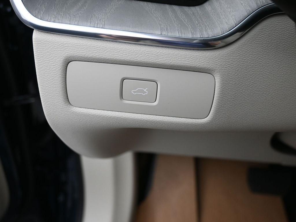 new 2025 Volvo XC60 car, priced at $55,360