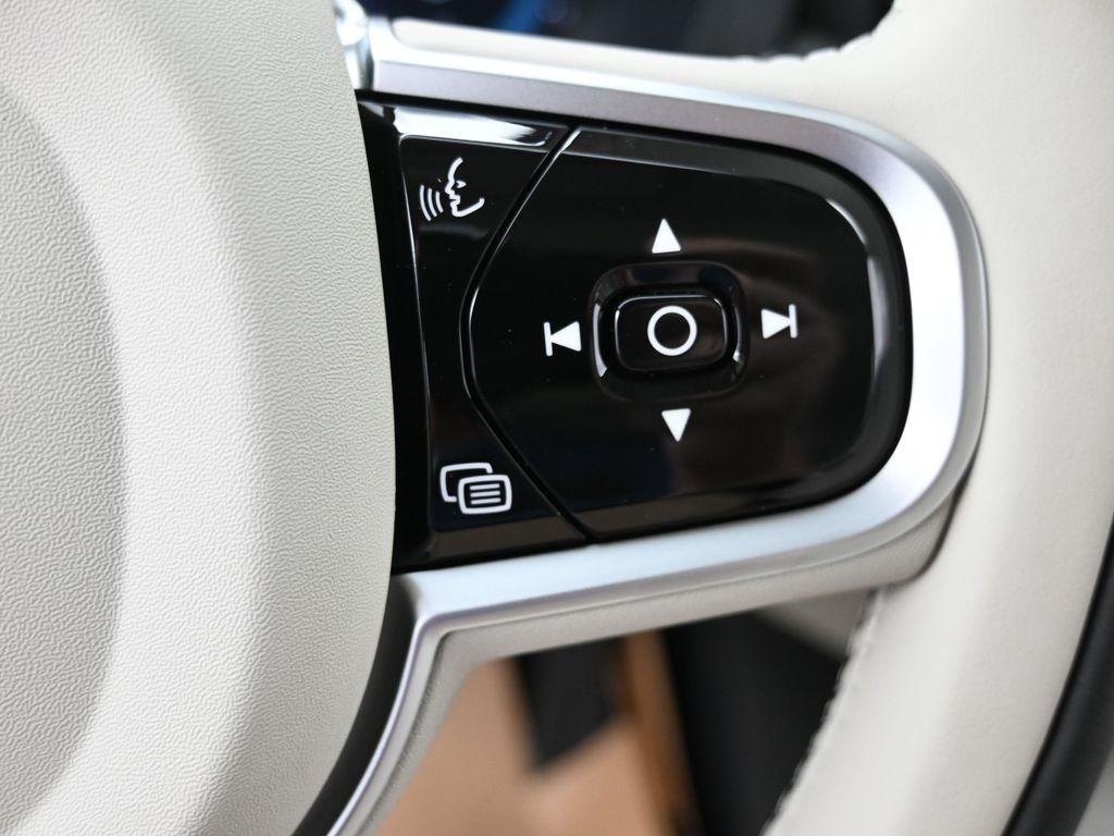 new 2025 Volvo XC60 car, priced at $55,360