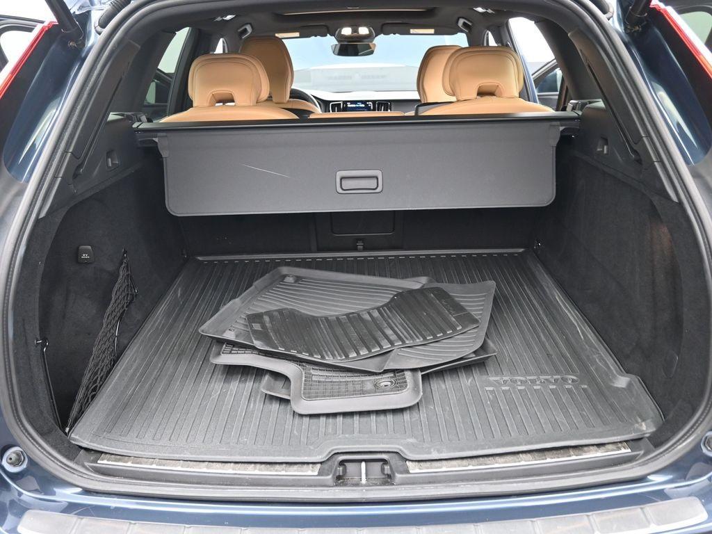 used 2023 Volvo XC60 car, priced at $39,498
