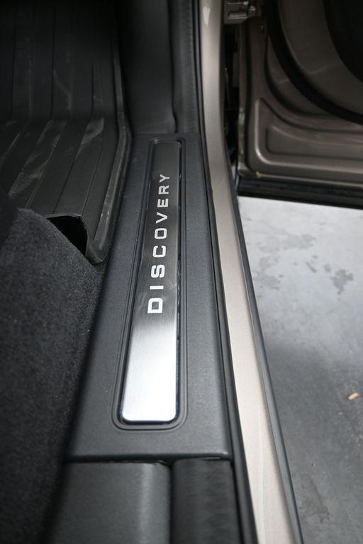 new 2025 Land Rover Discovery car, priced at $78,328