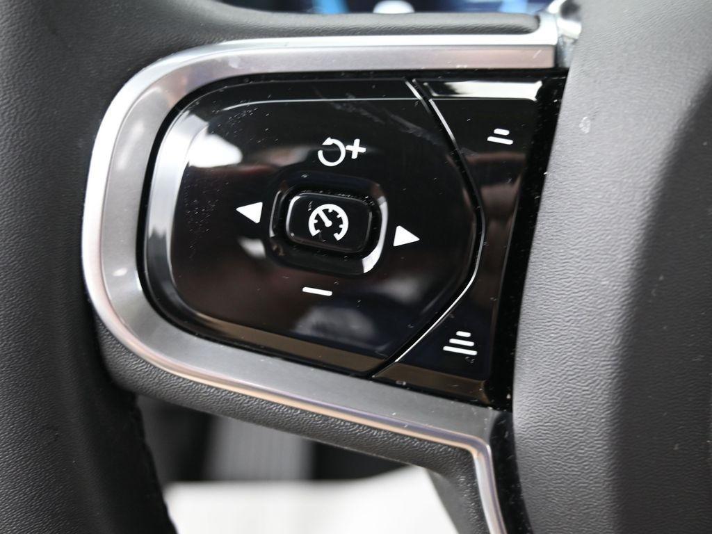 used 2023 Volvo XC60 car, priced at $38,998