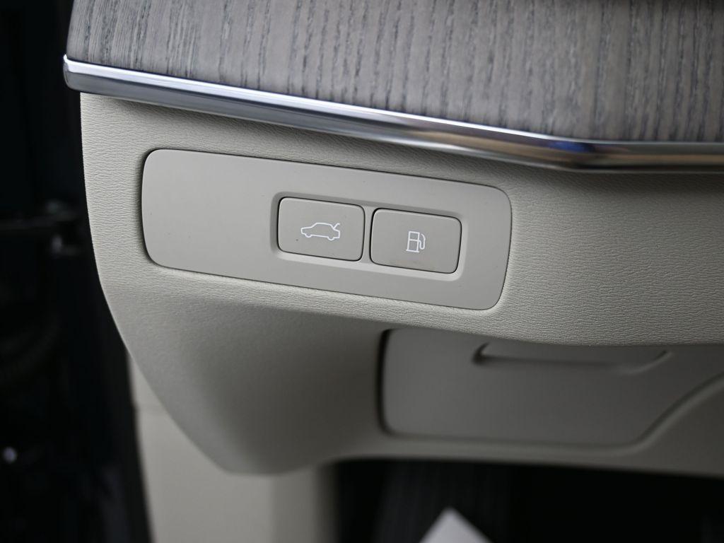 used 2024 Volvo XC90 Recharge Plug-In Hybrid car, priced at $61,994