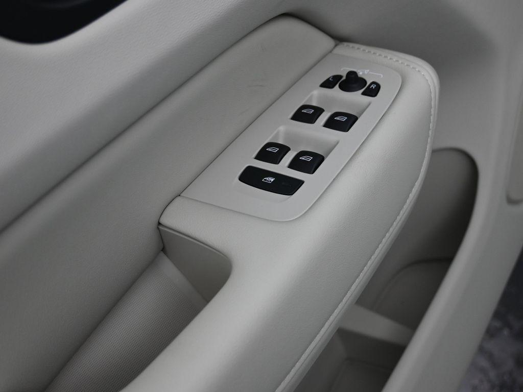 new 2025 Volvo XC60 Plug-In Hybrid car, priced at $61,075