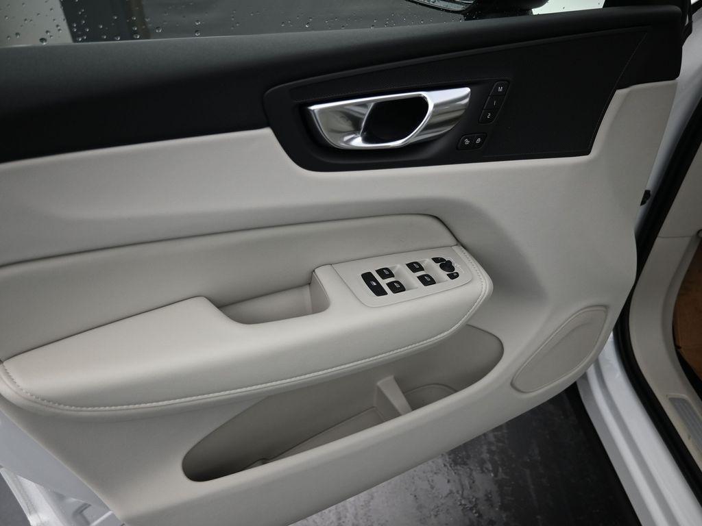 new 2025 Volvo XC60 Plug-In Hybrid car, priced at $61,075